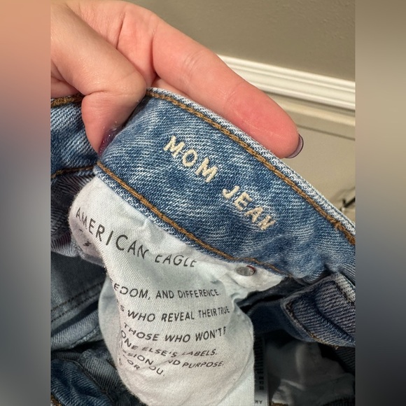 American Eagle Mom Jean Stretch - Picture 6 of 7